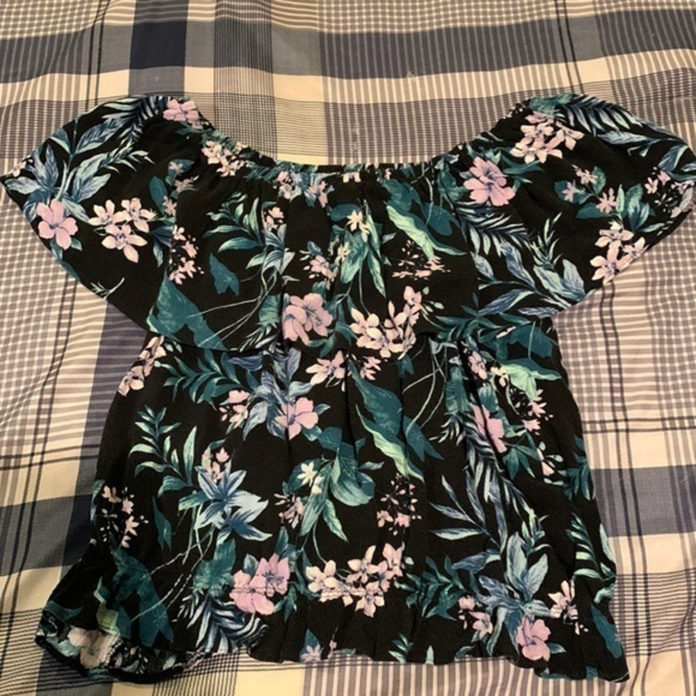 American Eagle‎ off the shoulder blouse